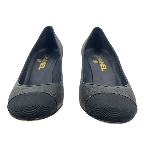 Chanel CC Logo Gold Tipped Heel Cap Toe Leather Pump Black Size 38 - Picture 3 of 10